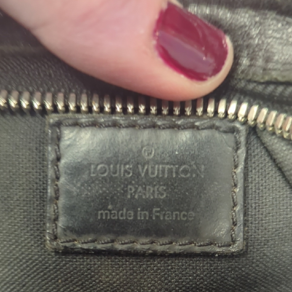 🖤 Authentic Louis Vuitton Damier Graphite Crossbody Pouch 🖤 - Picture 15 of 16